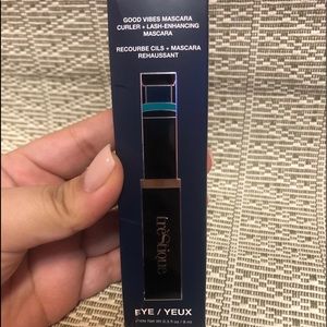 ☀️Trestique black mascara and curler all in one